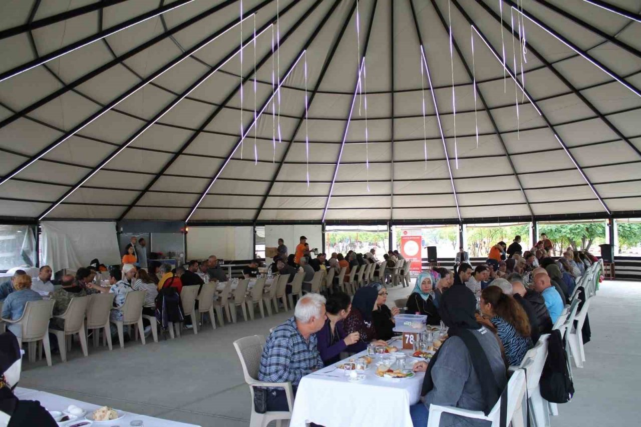 Aydın’da engelli bireyler için kahvaltı etkinliği düzenlendi