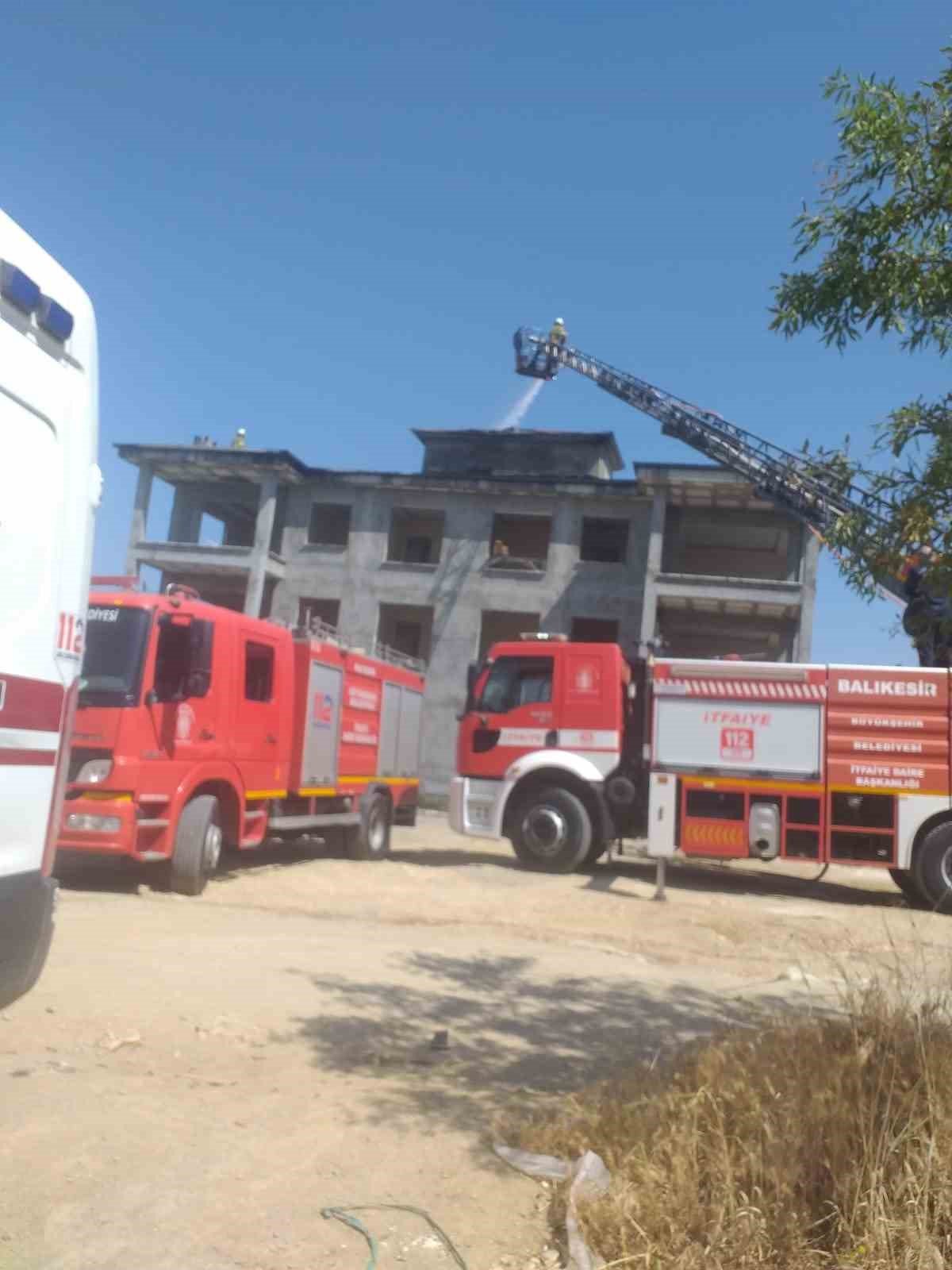 Çatı yangını korkuttu