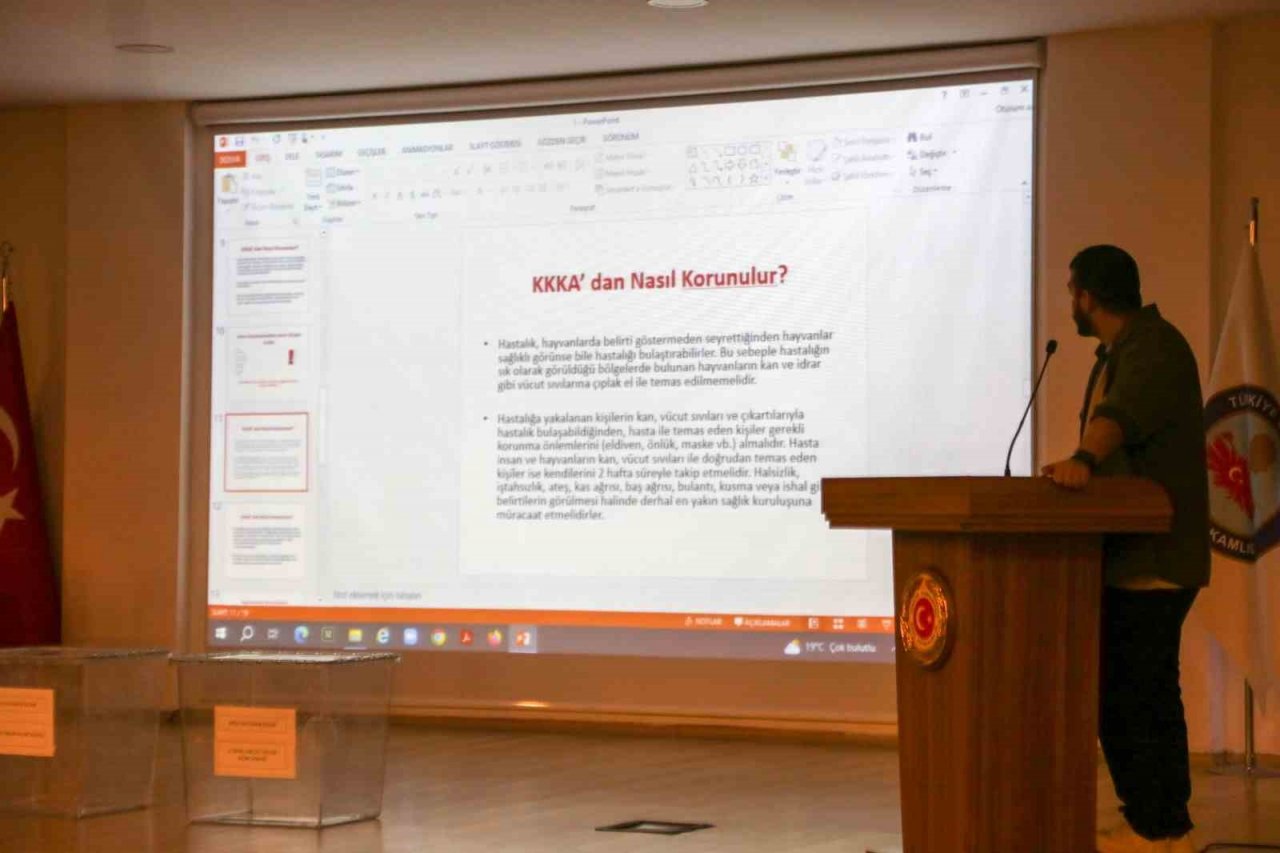 Genç’te vatandaşlara kene ile mücadele eğitimi verildi