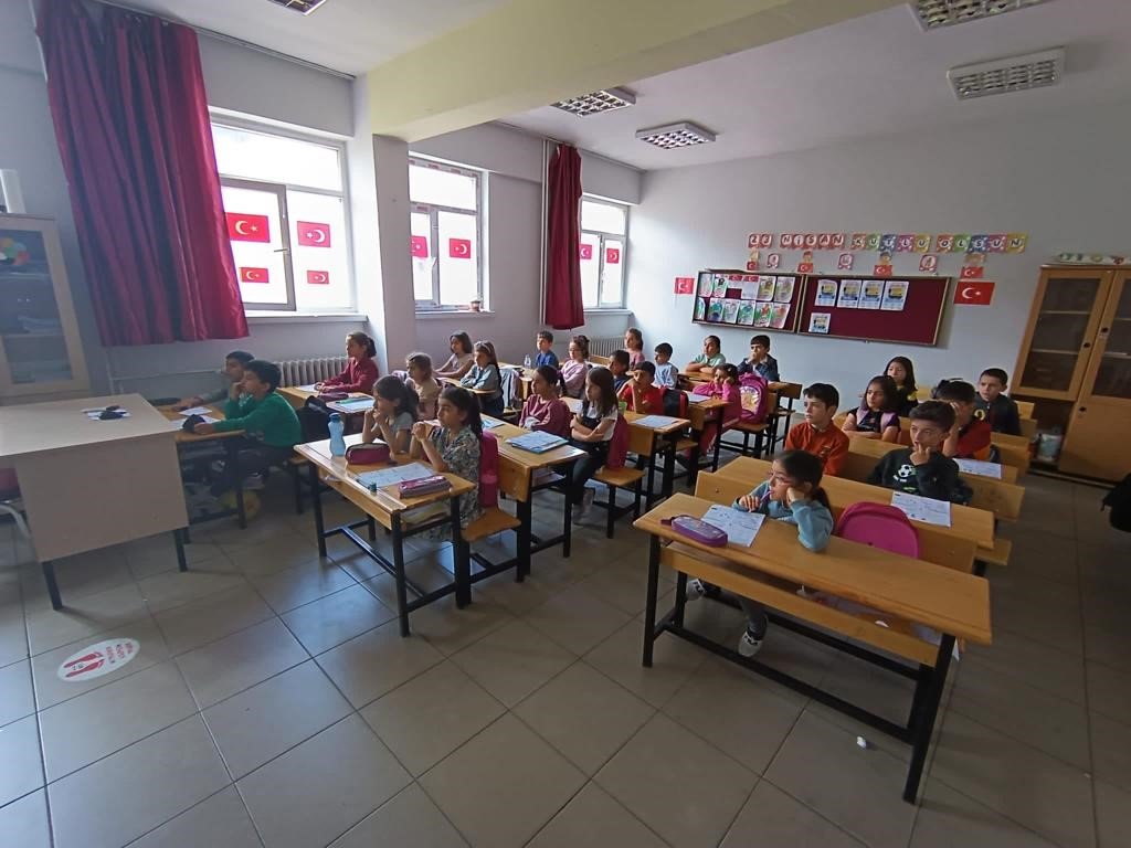 Genç’te vatandaşlara kene ile mücadele eğitimi verildi