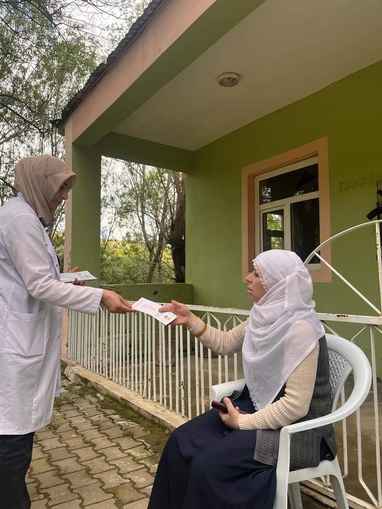 Genç’te vatandaşlara kene ile mücadele eğitimi verildi