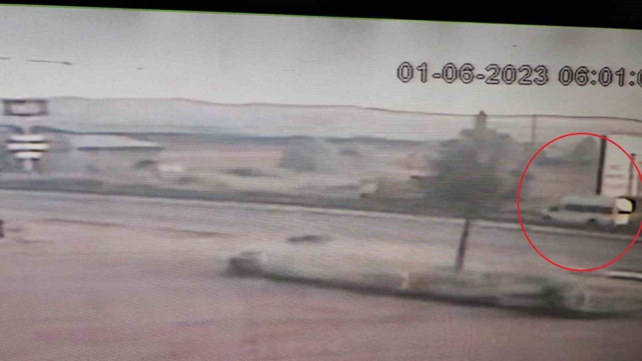 Bursa’da öğretmenin öldüğü, 16 öğrencinin yaralandığı feci kaza kamerada