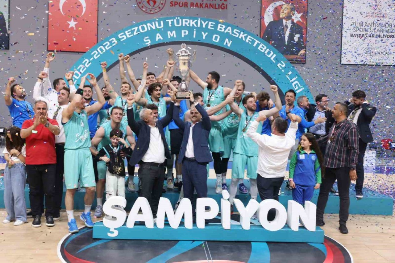 Çayırova Belediyesi 2. Lig’de şampiyon oldu