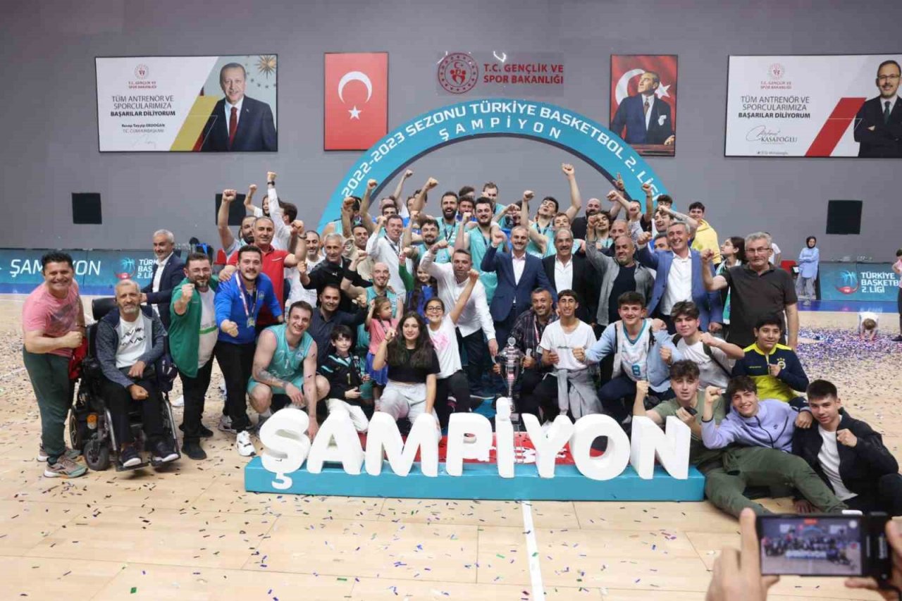 Çayırova Belediyesi 2. Lig’de şampiyon oldu