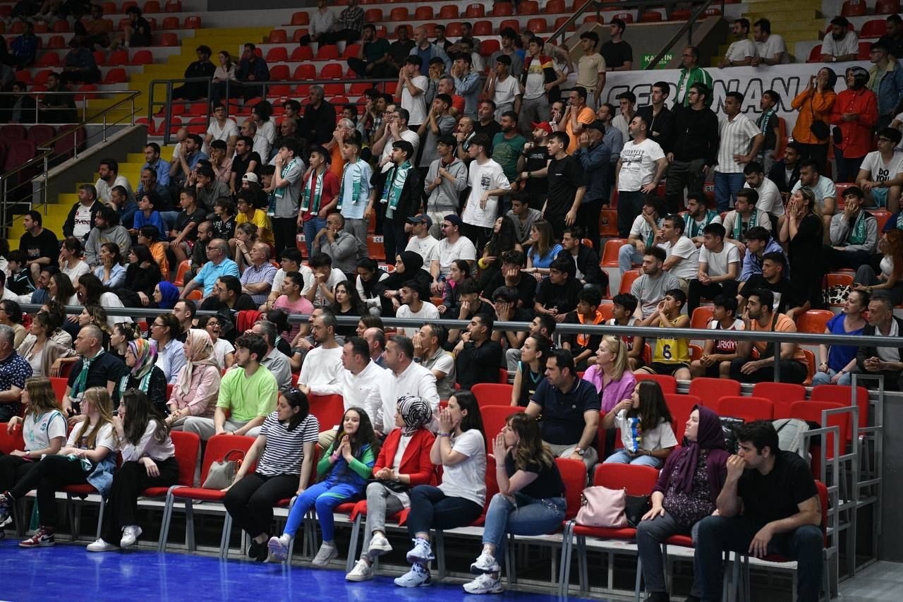 Çayırova Belediyesi 2. Lig’de şampiyon oldu