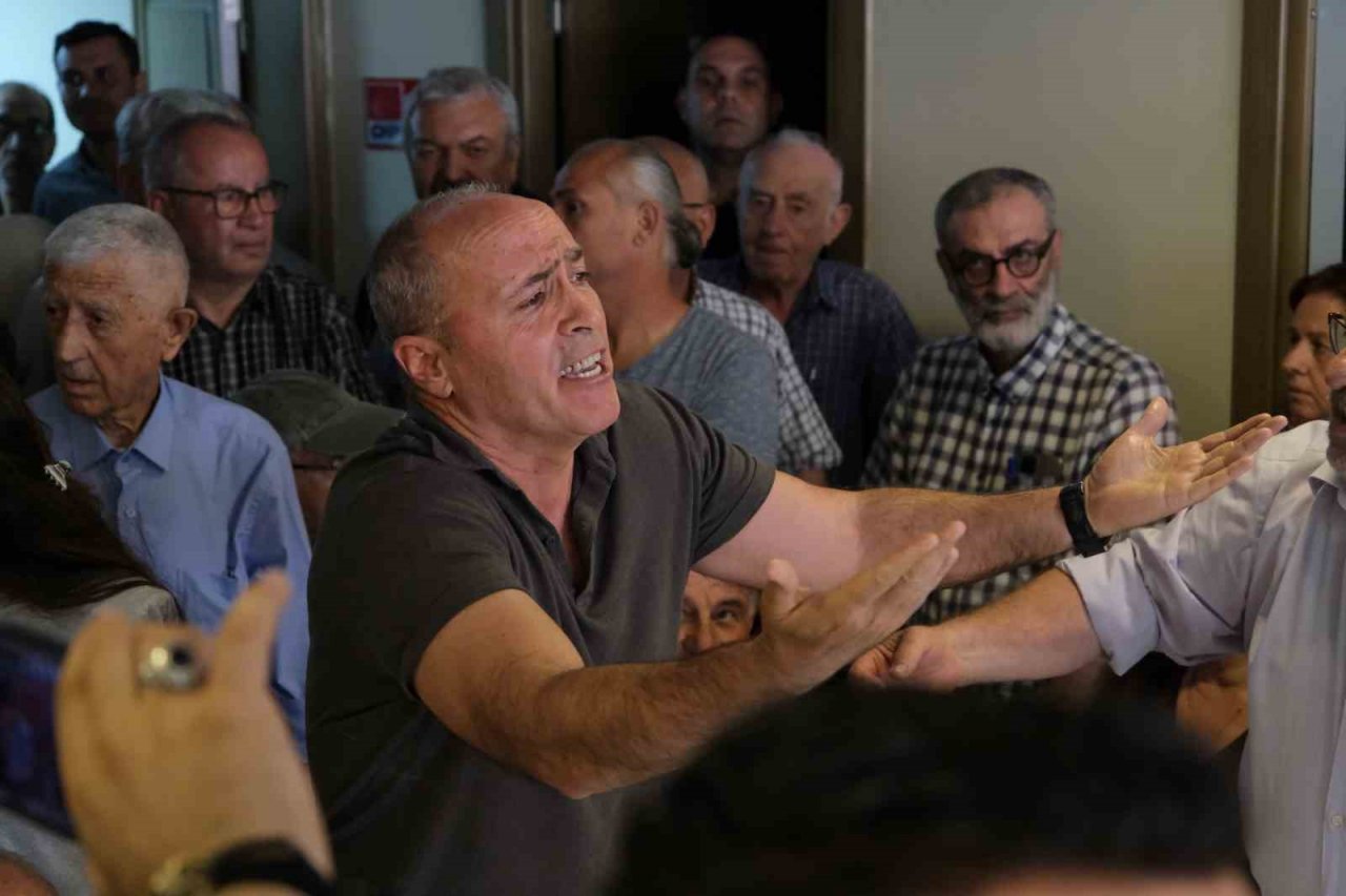 Manisa CHP’de kurultay talebi ortalığı karıştırdı