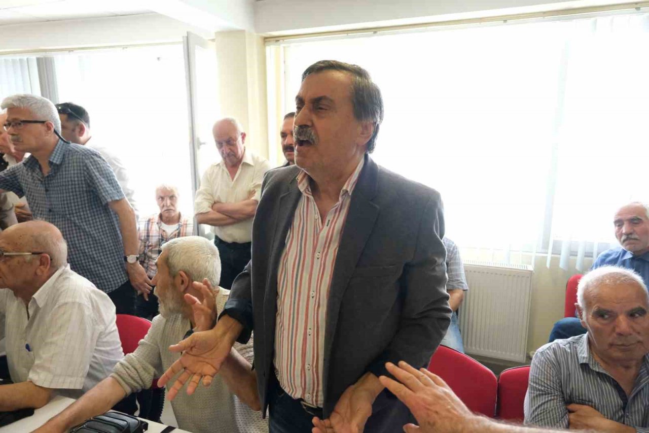 Manisa CHP’de kurultay talebi ortalığı karıştırdı