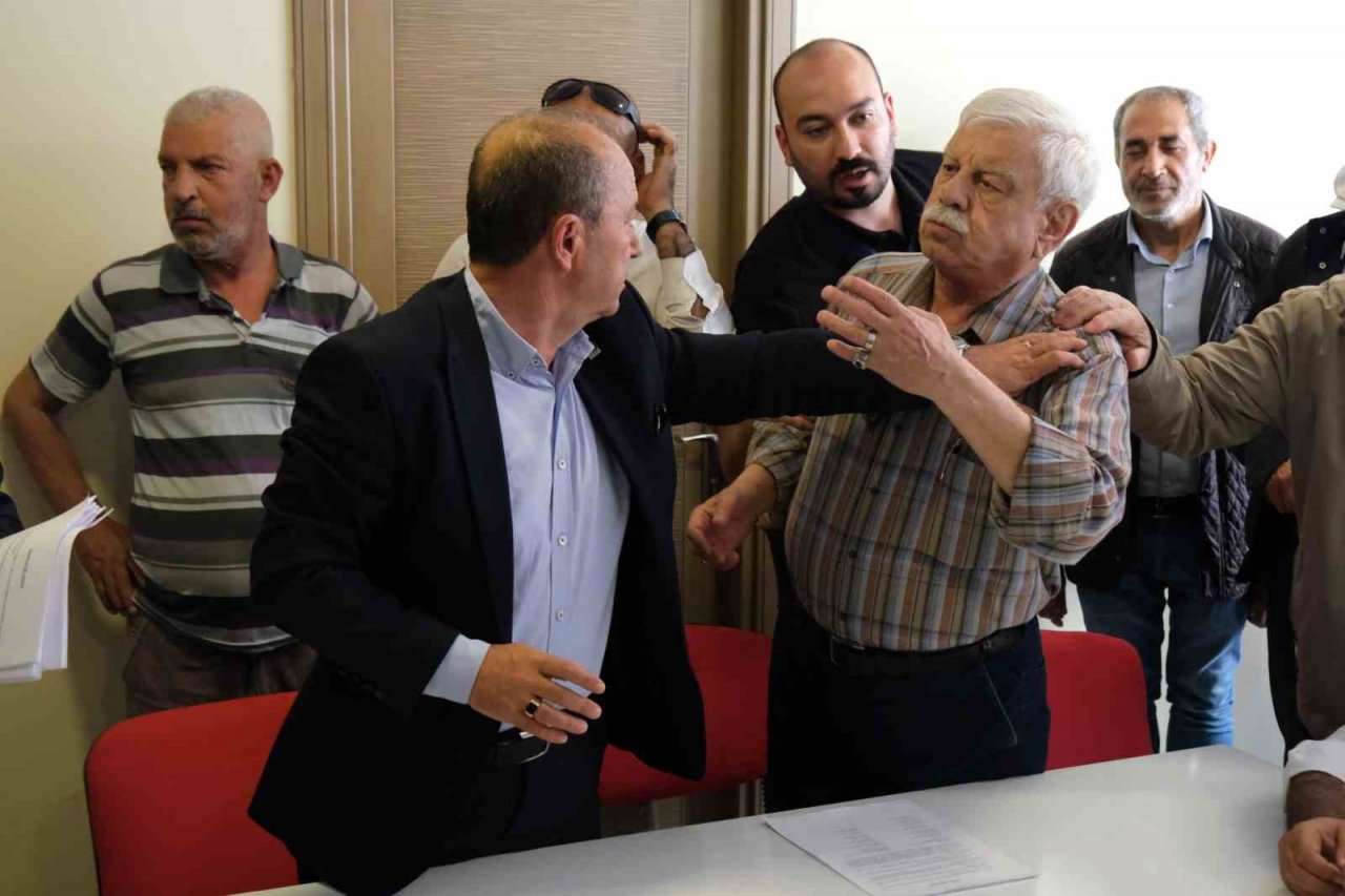 Manisa CHP’de kurultay talebi ortalığı karıştırdı