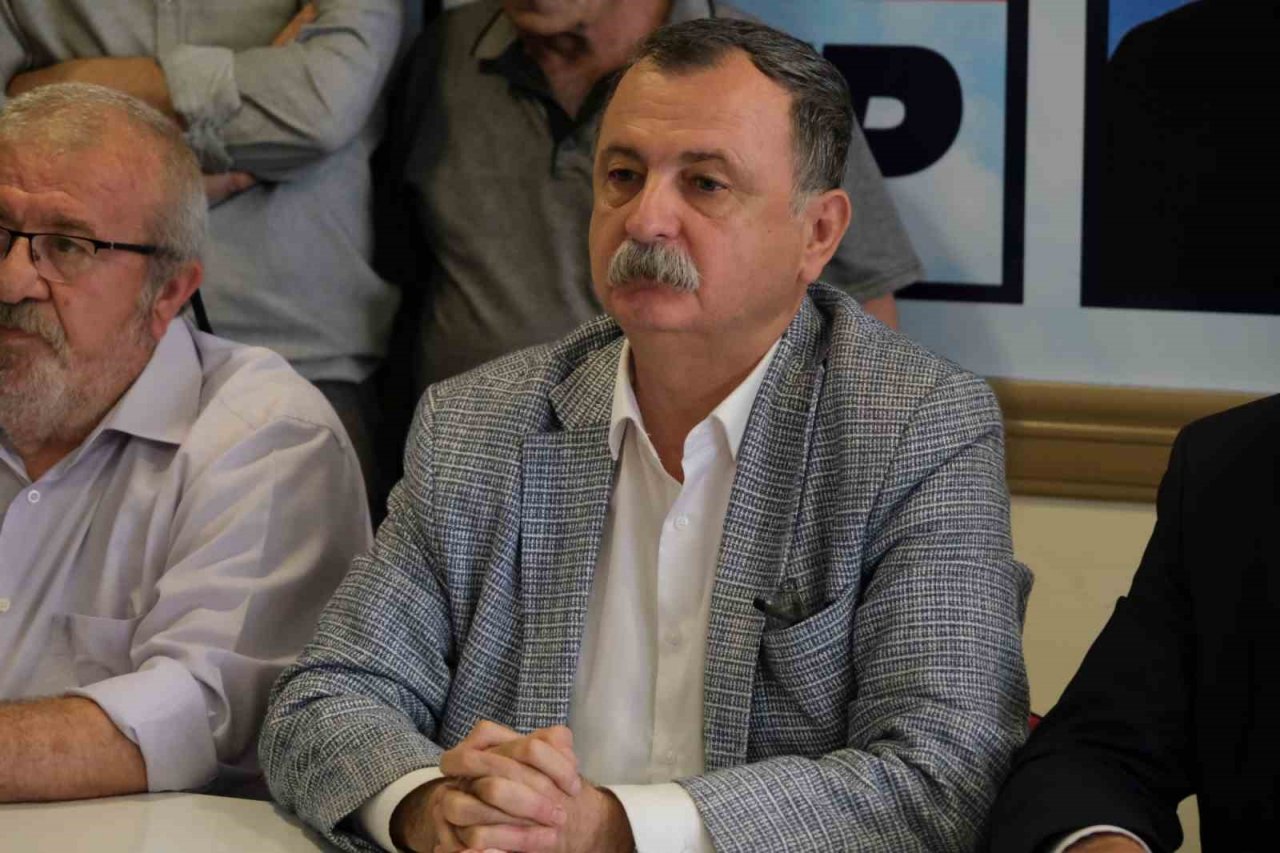 Manisa CHP’de kurultay talebi ortalığı karıştırdı