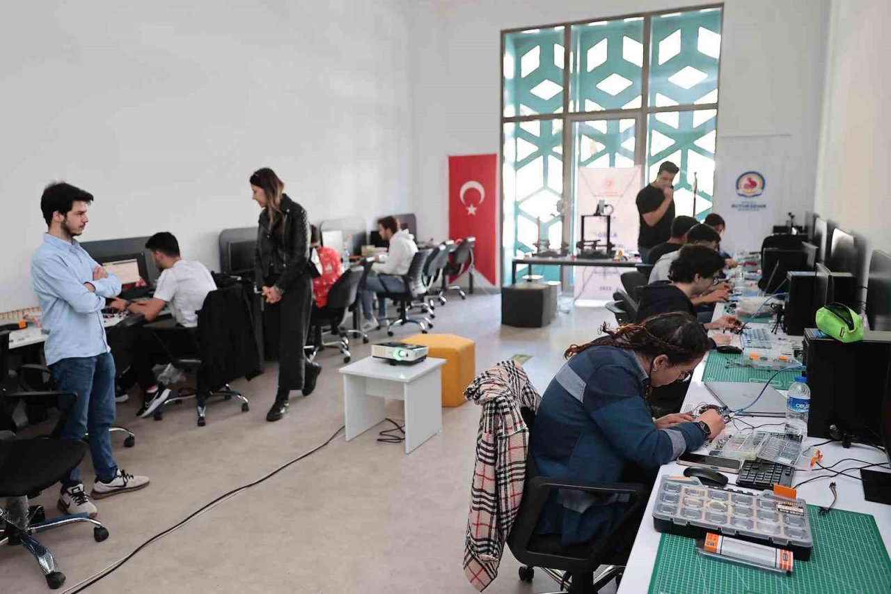 Gençler dijital dünyaya ilk adımlarını attı