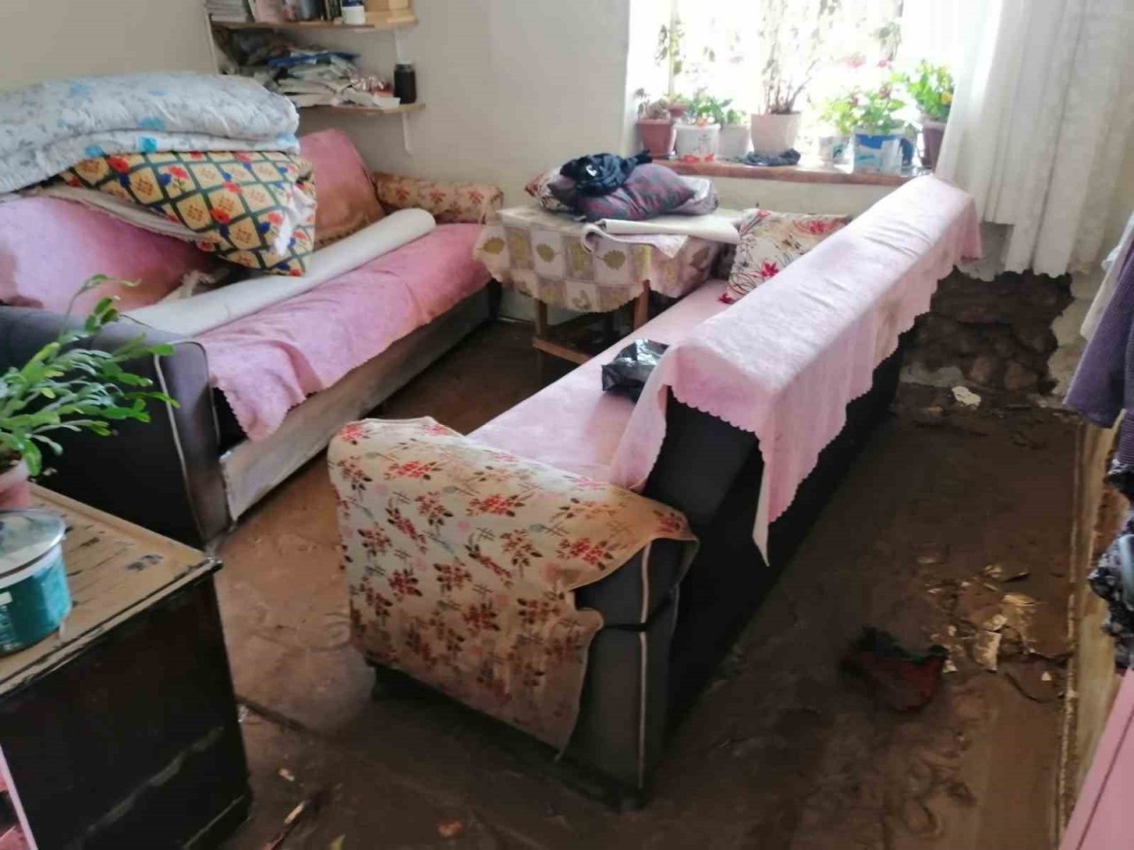 Selden geriye çamur kaldı