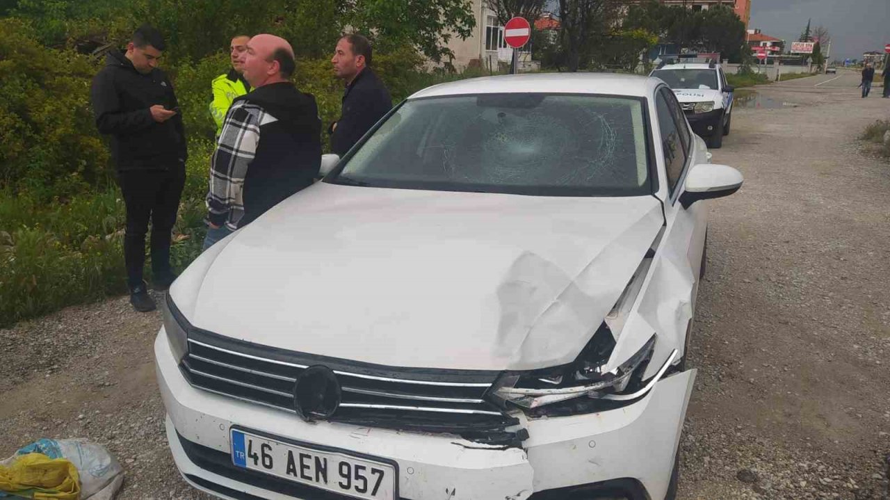 Otomobille çarpışan 70 yaşındaki motosiklet sürücüsü hayatını kaybetti