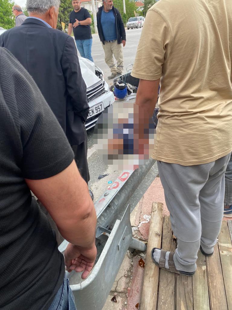 Otomobille çarpışan 70 yaşındaki motosiklet sürücüsü hayatını kaybetti