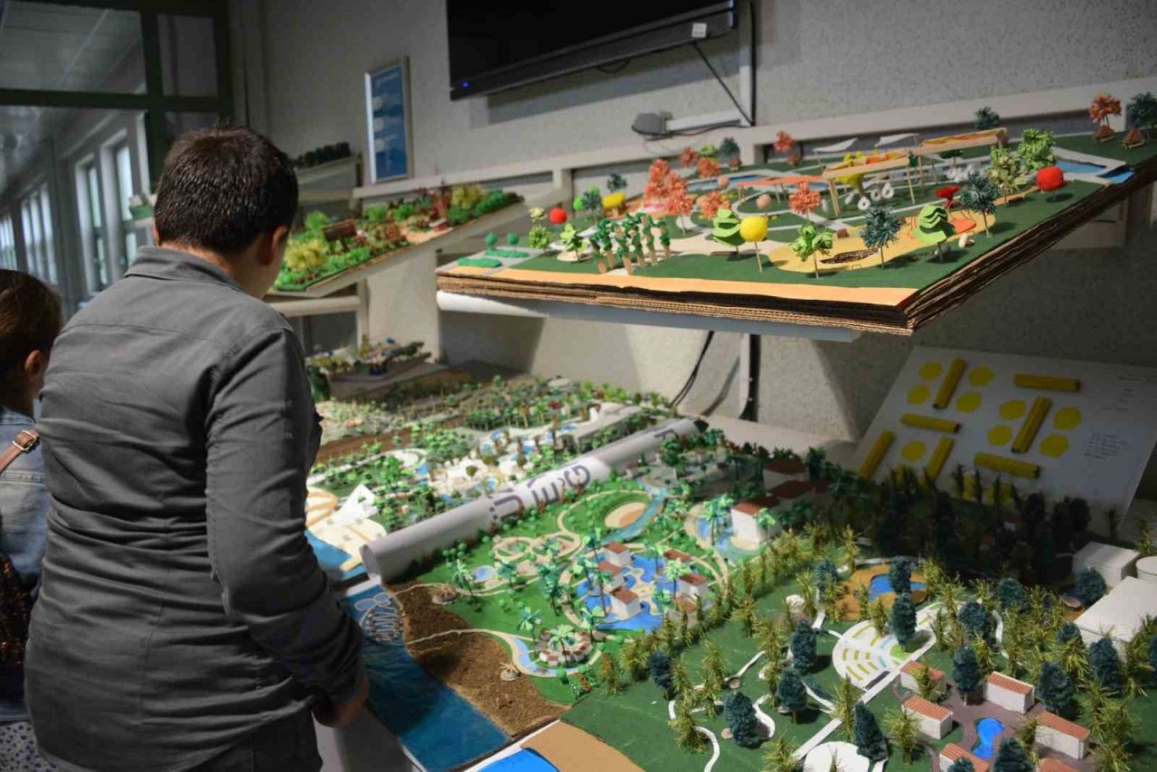 Doldurulmuş hayvan müzesi öğrencilerin ilgisini çekti