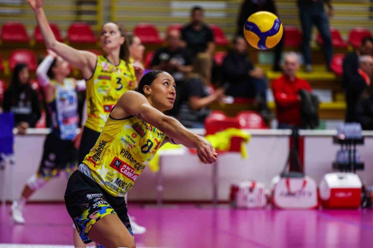 Alexa Gray, Eczacıbaşı Dynavit’te