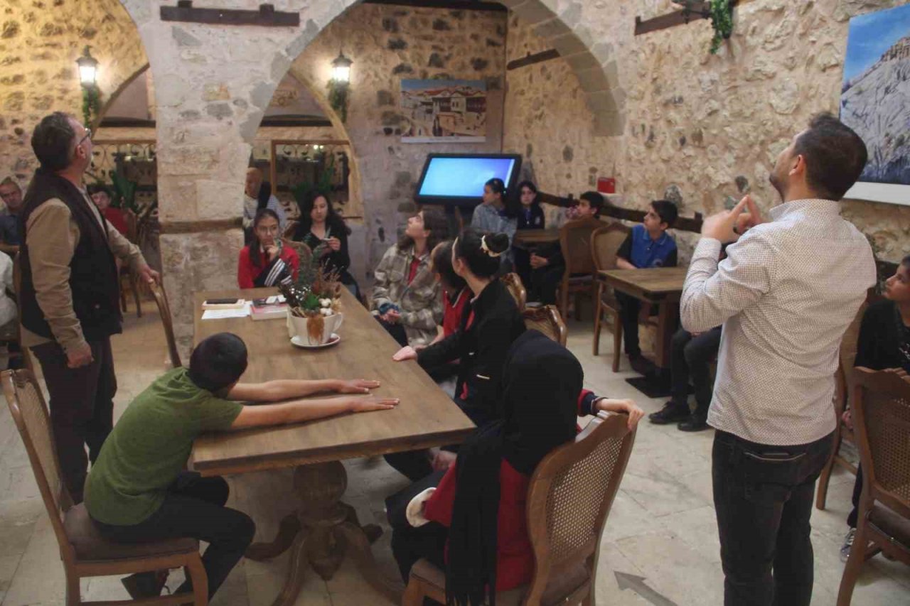 Öğrenciler müzede tarih dersi gördü