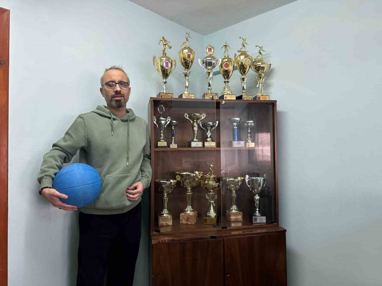 Görme Engelliler Spor Kulübü ulaşımı kolay bir salon arıyor