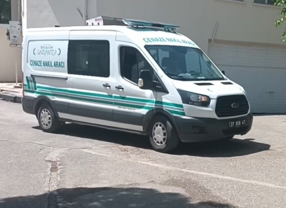 Yanan araçta ölü sayısı 2’ye yükseldi