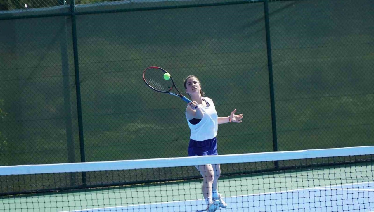 Okul Sporları Gençler Tenis Türkiye Birinciliği müsabakaları Manisa’da başladı