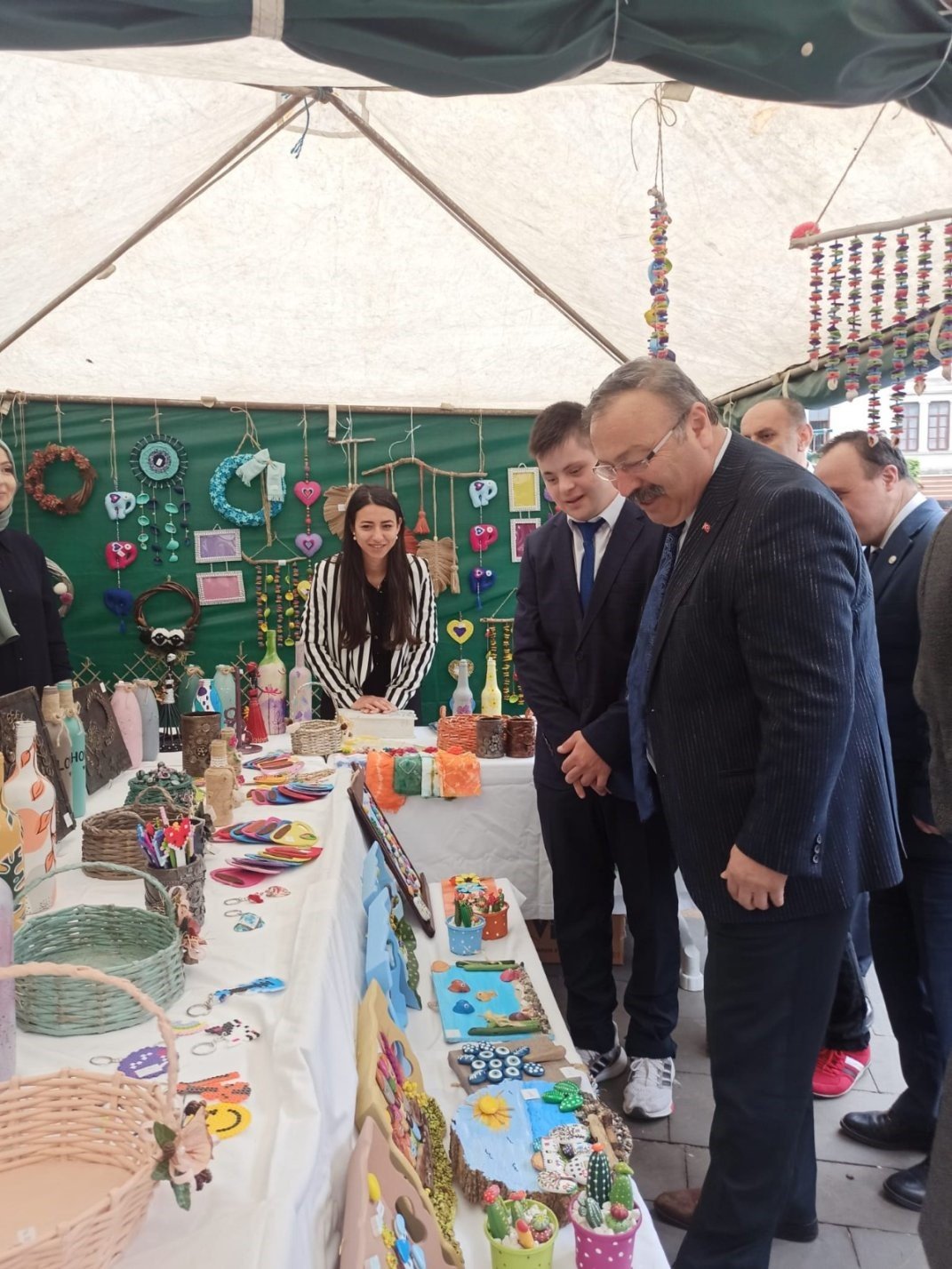 Özel öğrencilerin yıl sonu sergisi açıldı