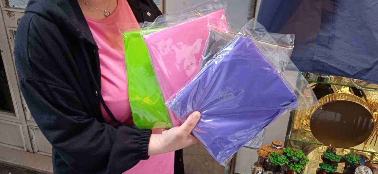 Vatandaşların pratik ‘yağmurluk’ çözümü