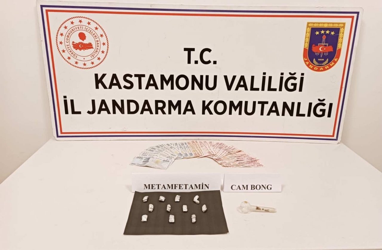 Kastamonu’ya getirdiği uyuşturucu maddeyi piyasaya sürmek isteyen şahıs gözaltına alındı