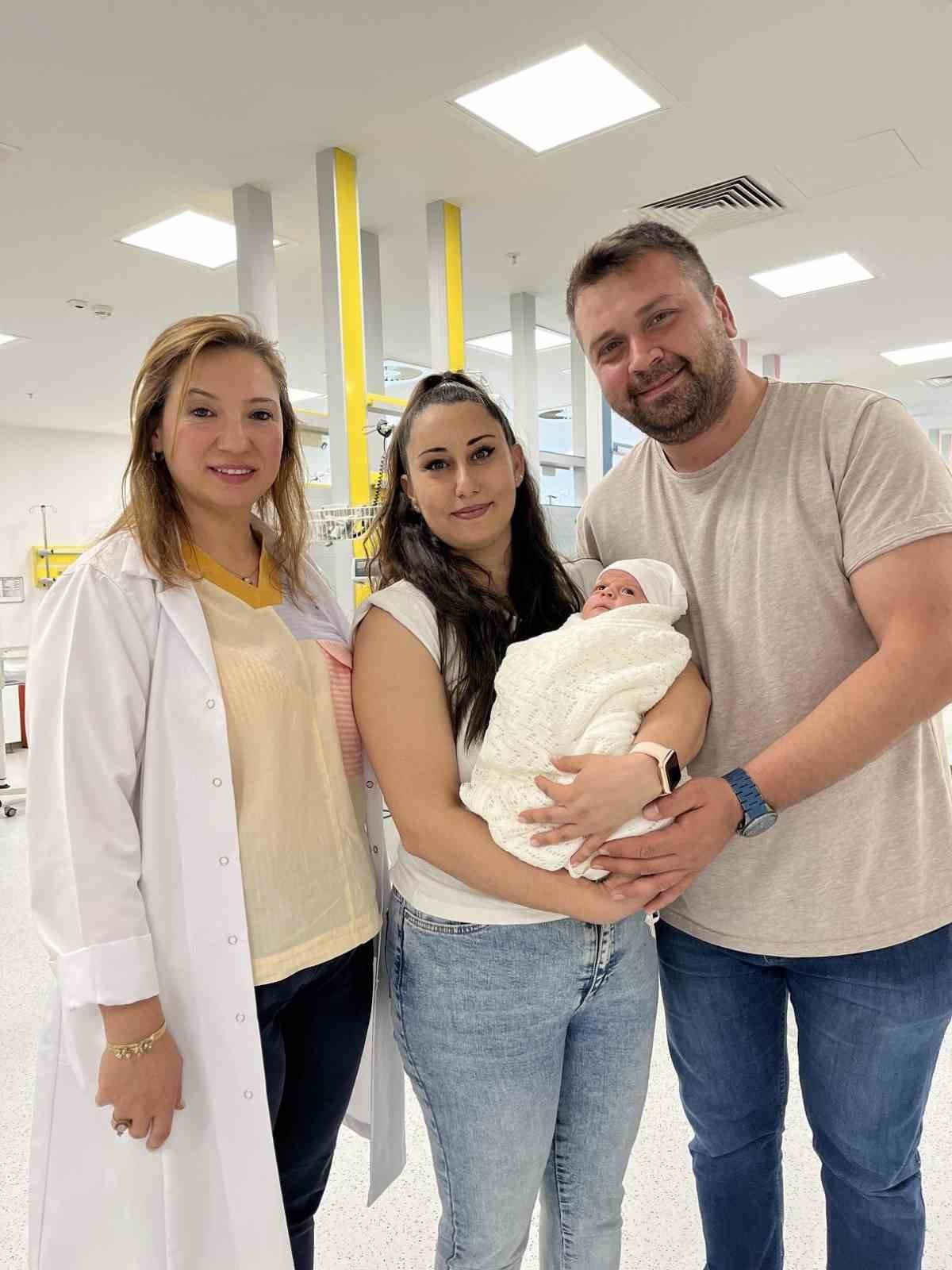 10 binde bir doğumda görülüyordu, Akça bebeğin onikiparmak bağırsağı iyileşti