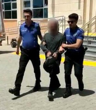 Çeşme’deki otelden dizüstü bilgisayar çalan zanlının 167 suç kaydı çıktı