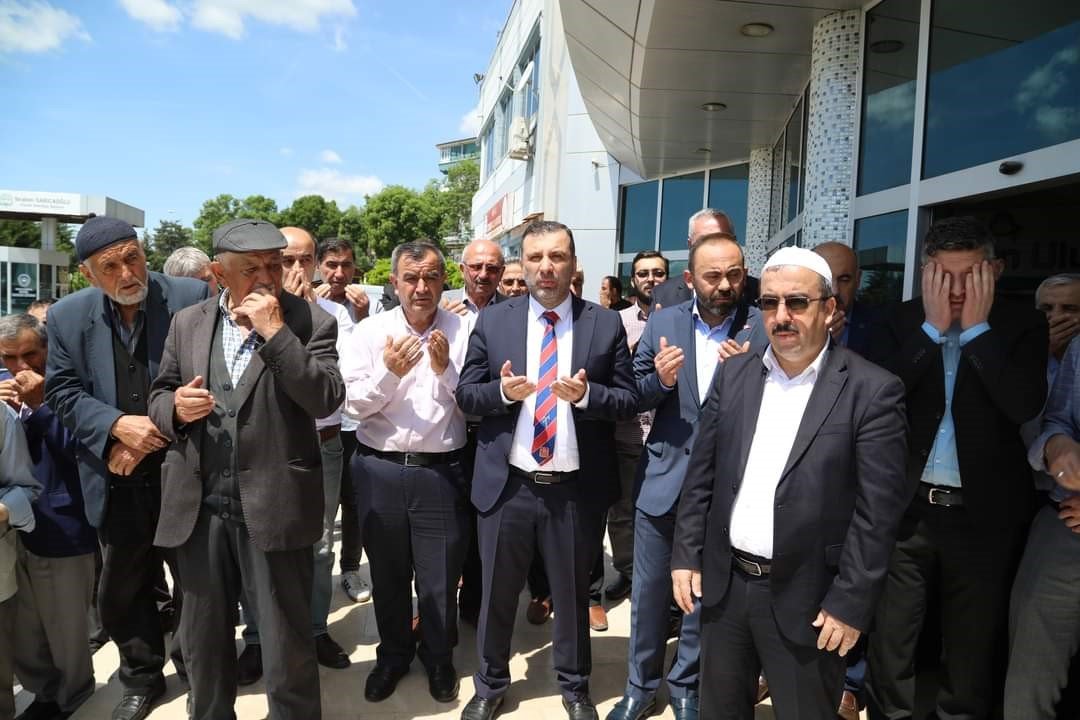 Başkan Sarıcaoğlu hacı adaylarını dualarla yolcu etti