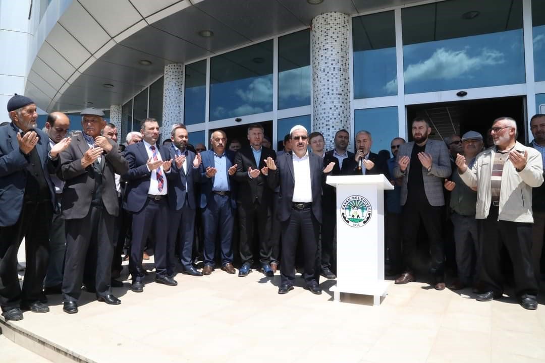 Başkan Sarıcaoğlu hacı adaylarını dualarla yolcu etti