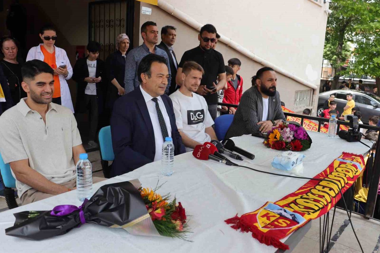 Kayserisporlu futbolculardan öğrencilere ’LGS’ morali