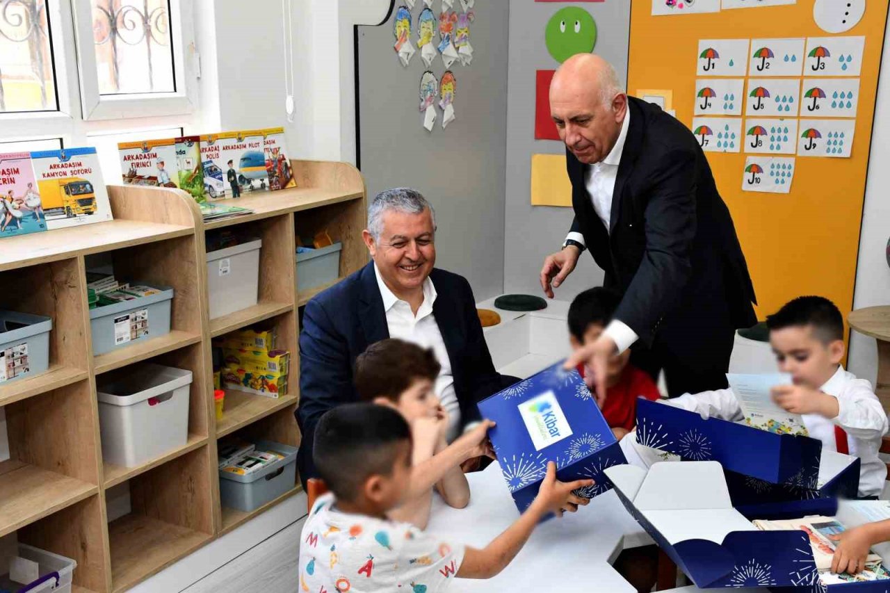 Kibar Holding’den depremzede çocuklara ziyaret
