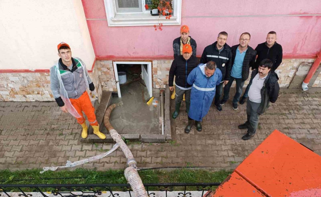 Kütahya OBM personeli sel baskınlarında su tahliyelerine destek verdi