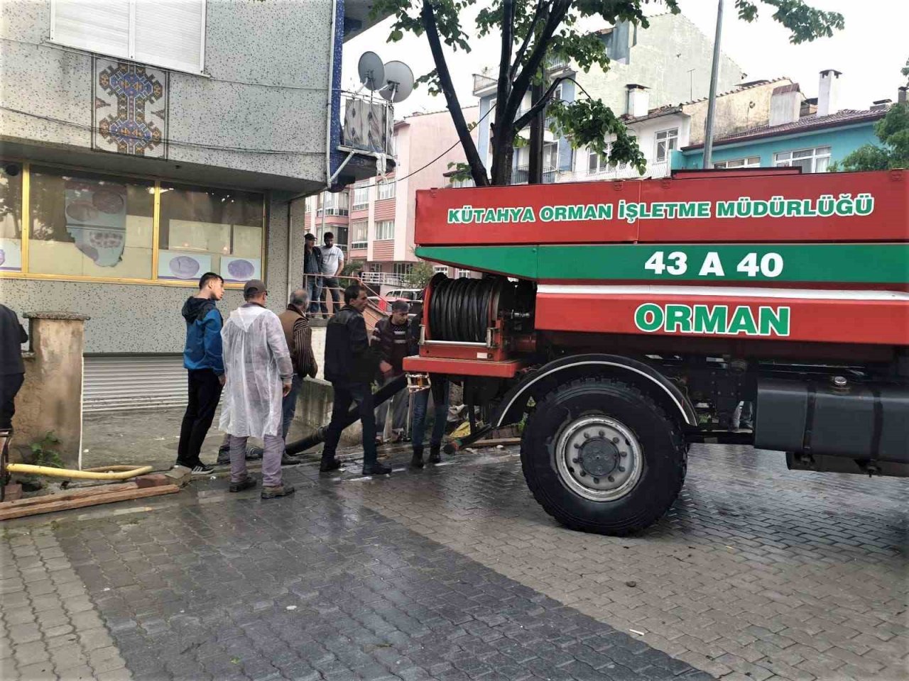 Kütahya OBM personeli sel baskınlarında su tahliyelerine destek verdi
