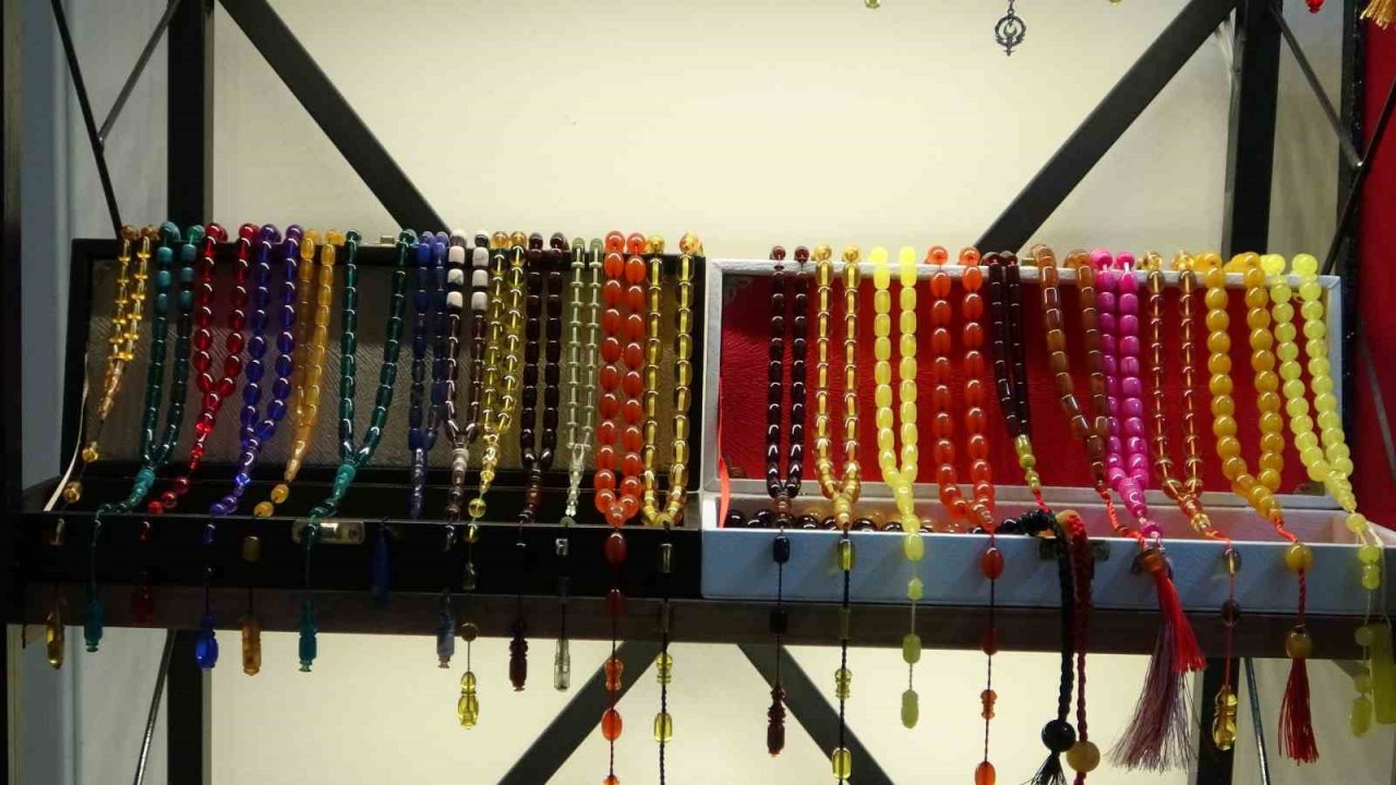 Depremde ilk işi milyonluk tesbihlerini kurtarmak oldu