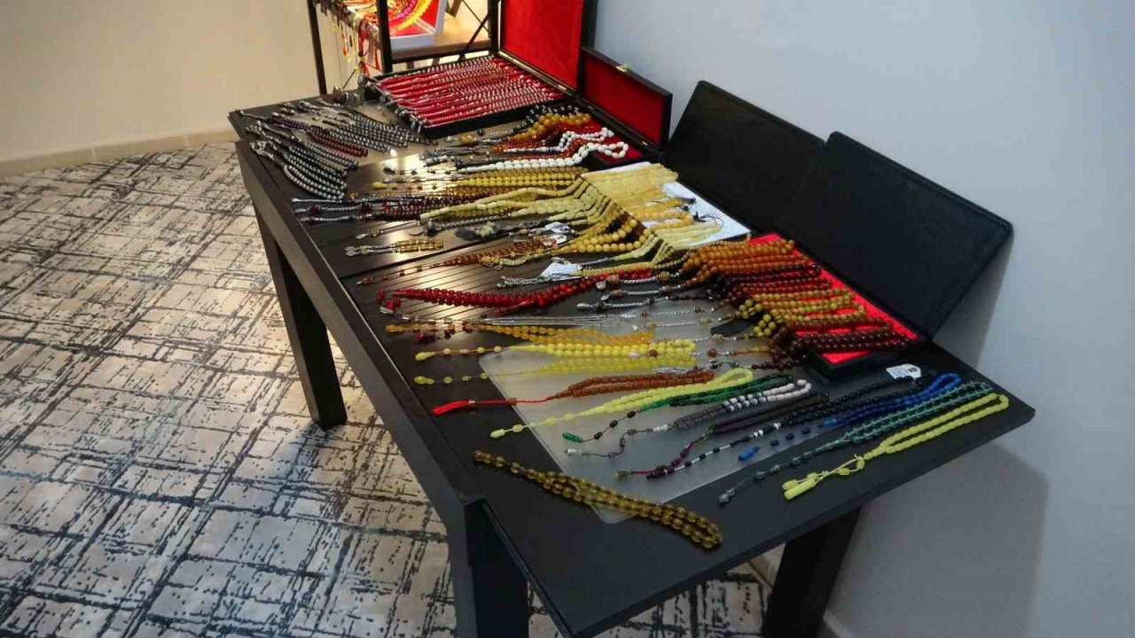 Depremde ilk işi milyonluk tesbihlerini kurtarmak oldu