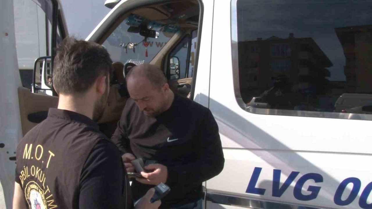 Maltepe’de okul önlerinde denetim