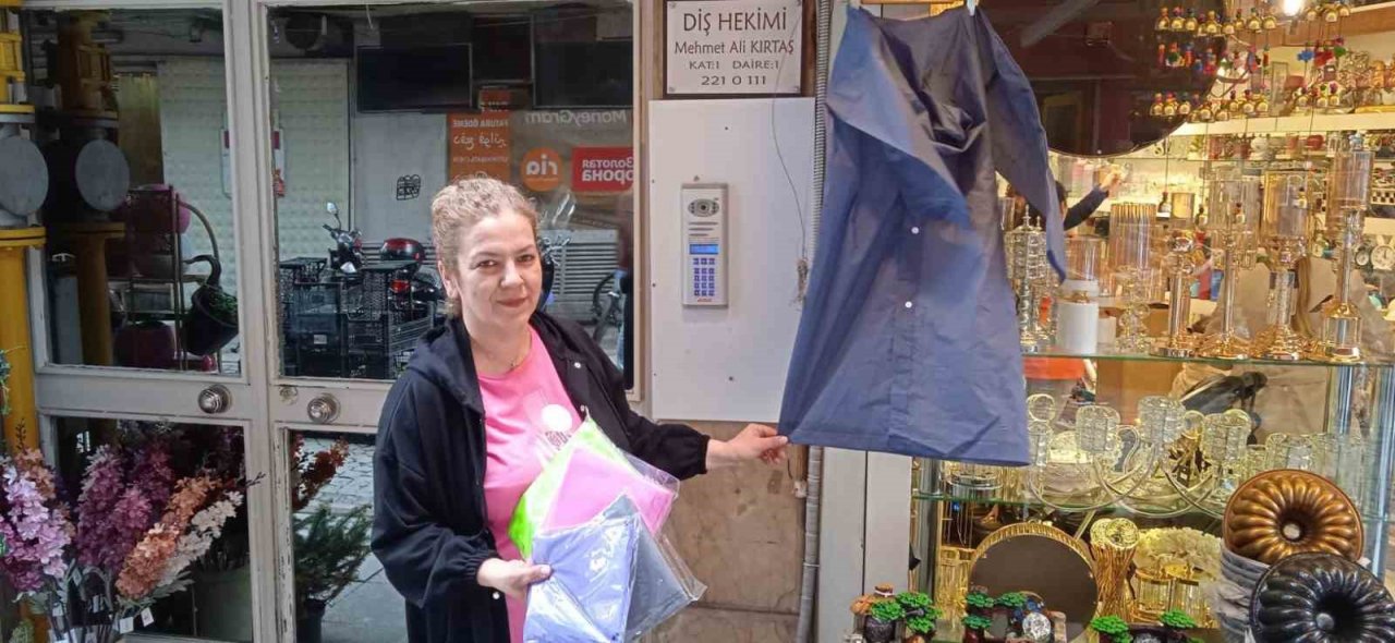 Vatandaşların pratik ‘yağmurluk’ çözümü