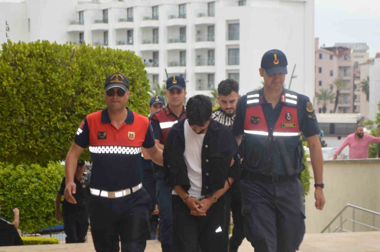 Göçmen kaçakçılarına ağır darbe: 8 tutuklu