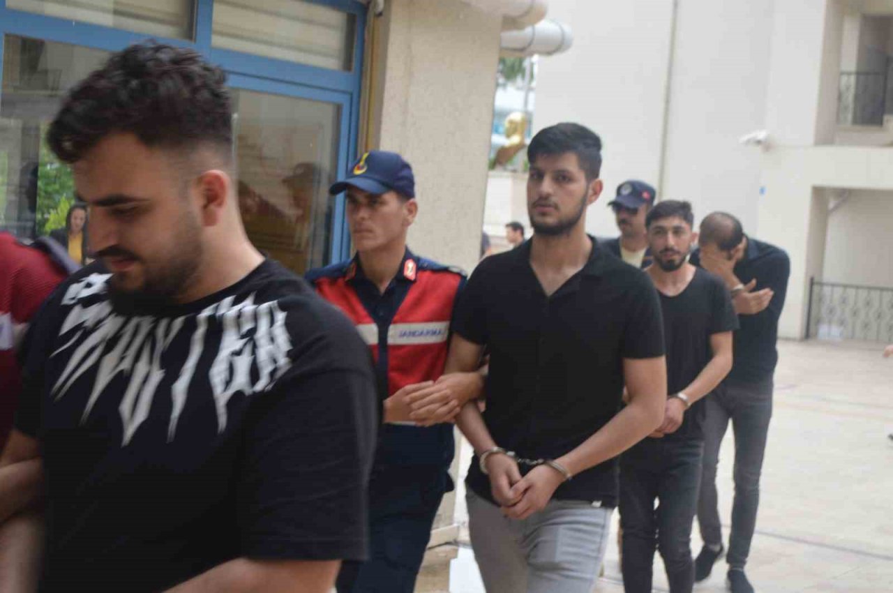 Göçmen kaçakçılarına ağır darbe: 8 tutuklu