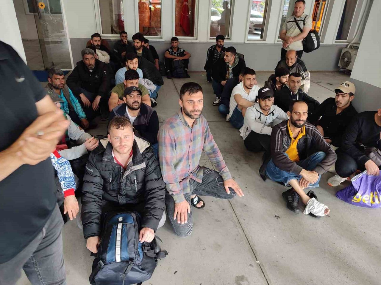 Göçmen kaçakçılarına ağır darbe: 8 tutuklu