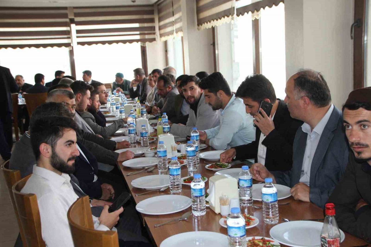 Müftü Demirtaş için veda yemeği verildi