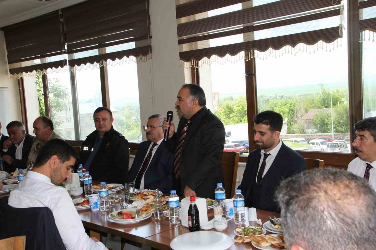 Müftü Demirtaş için veda yemeği verildi