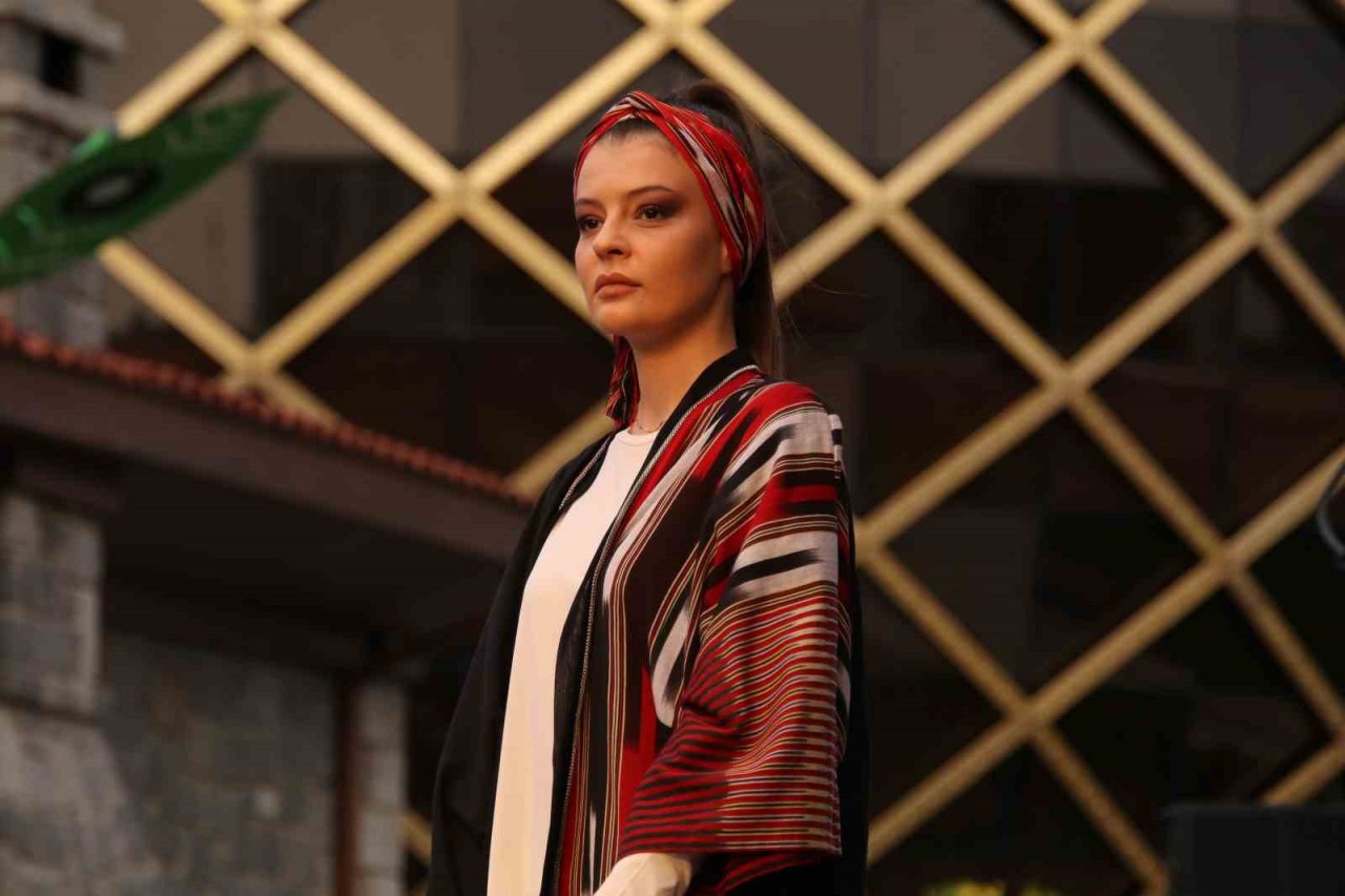 580 yıllık keşandan yapılan kıyafetler Rize’de sergilendi