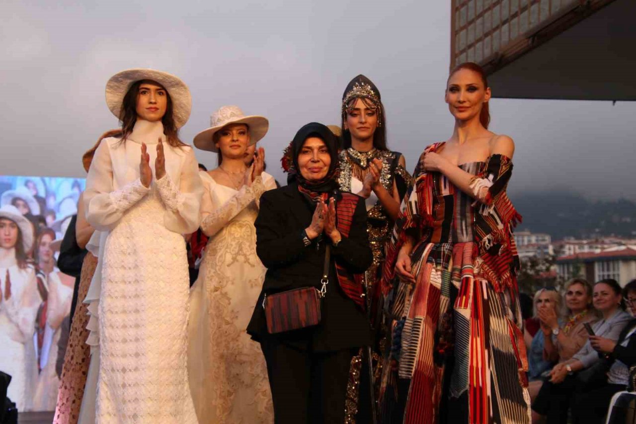 580 yıllık keşandan yapılan kıyafetler Rize’de sergilendi