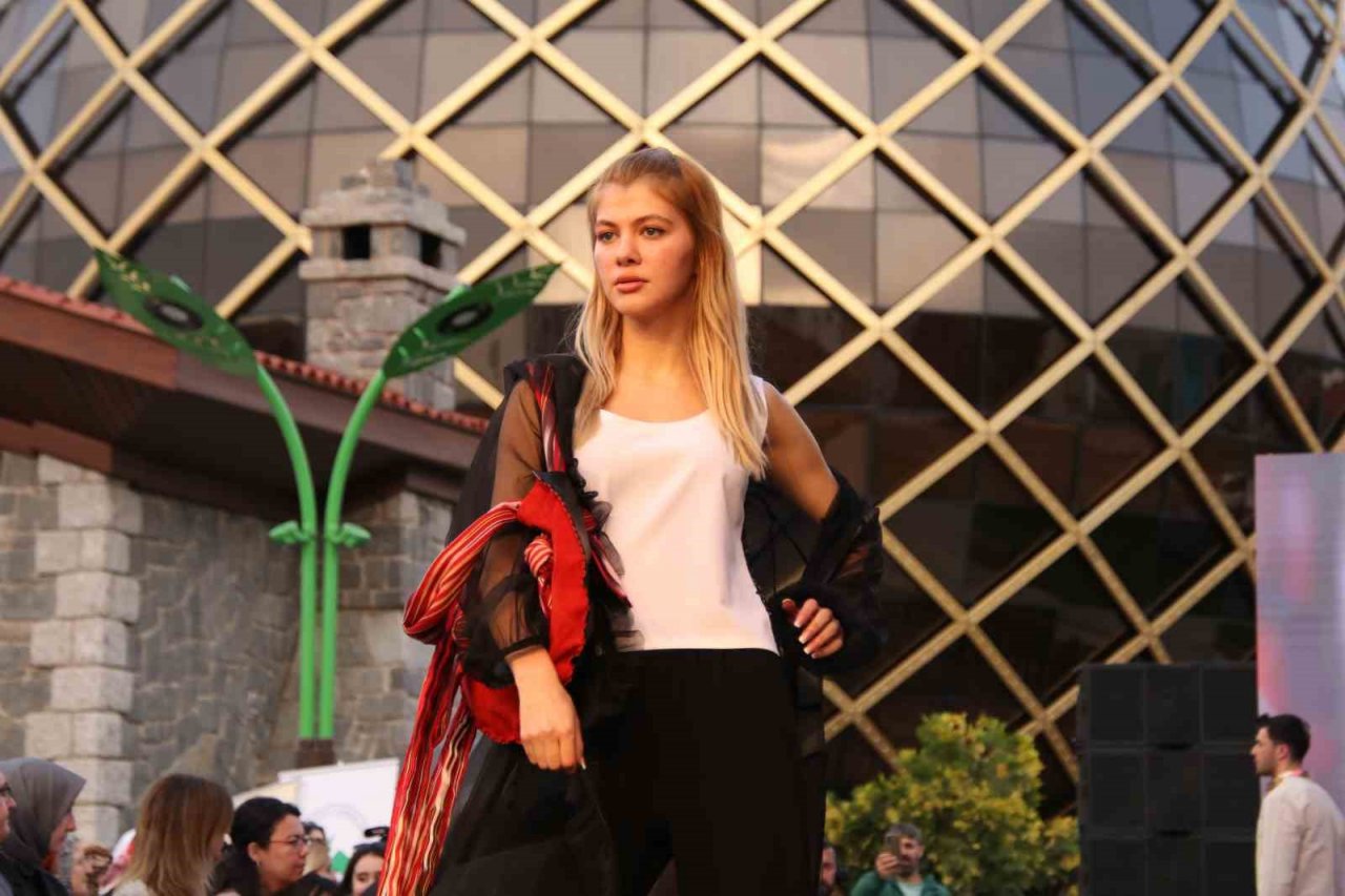 580 yıllık keşandan yapılan kıyafetler Rize’de sergilendi