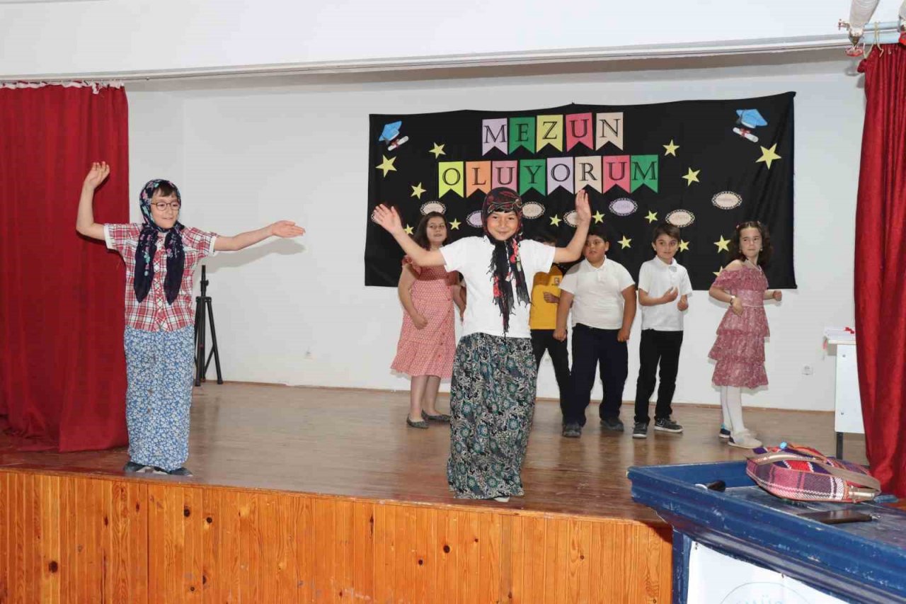 Şehit Melih Özcan İlkokulunda mezuniyet töreni yapıldı