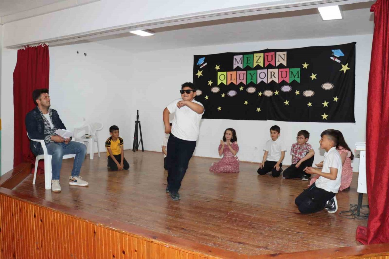 Şehit Melih Özcan İlkokulunda mezuniyet töreni yapıldı