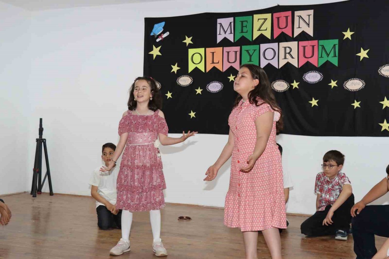 Şehit Melih Özcan İlkokulunda mezuniyet töreni yapıldı