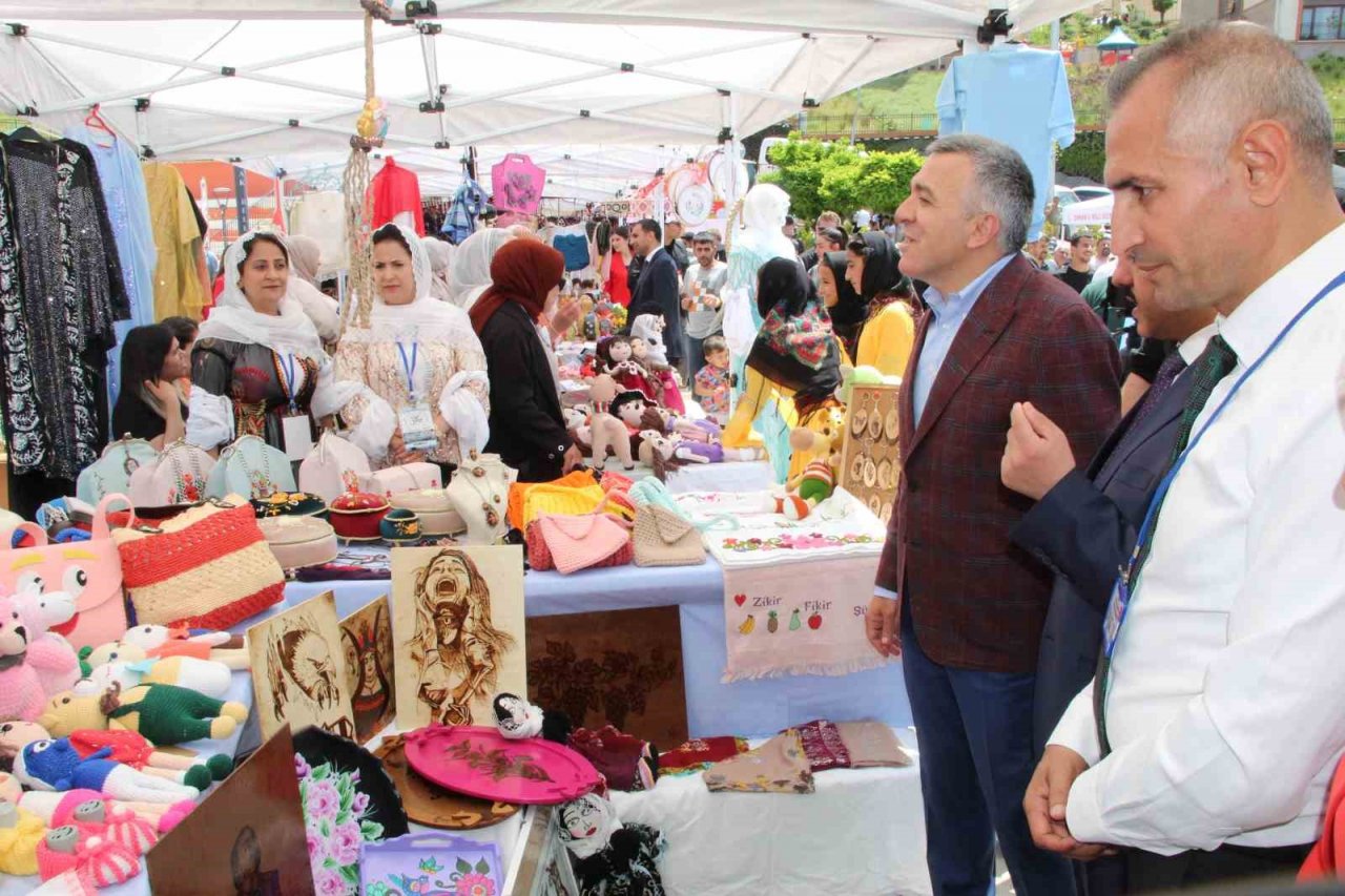 Şırnaklı kursiyerler yıl boyunca yaptıkları eserleri beğeniye sundu